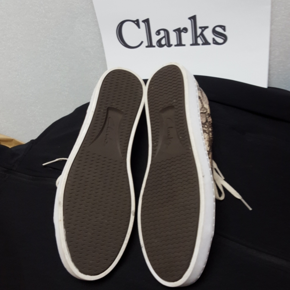 Women's Clarks LIKE NEW!! faux snakeskin shoes  11 - Picture 7 of 8